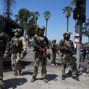 Vojaci a federálni agenti krátko zasiahli v MacArthur Park v Los Angeles