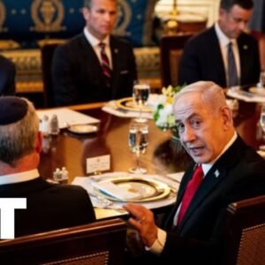 Netanjahu prichádza do Bieleho domu na dôležitú večeru s Trumpom počas krízy Irá...