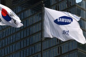 Samsung predpokladá 56%-ný prepad prevádzkového zisku, pričom obviňuje z americk...