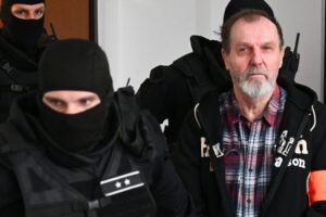 Začal sa súdny proces s atentátnikom, ktorý postrelil premiéra.