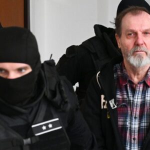 Začal sa súdny proces s atentátnikom, ktorý postrelil premiéra.