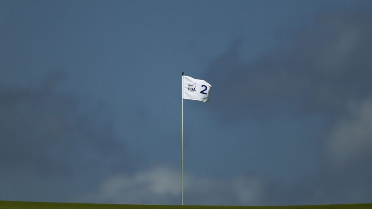 2221174950.jpg Streľba jamky na prvý pokus v golfe je dosť náročná