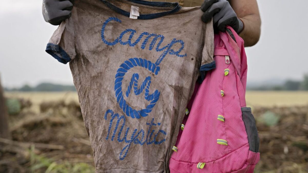 Richard ‚Dick‘ Eastland, 74-ročný majúck tábora Camp Mystic, zahynul pri vedení účastníkov tábora do bezpečia počas zničujúcich povodní.