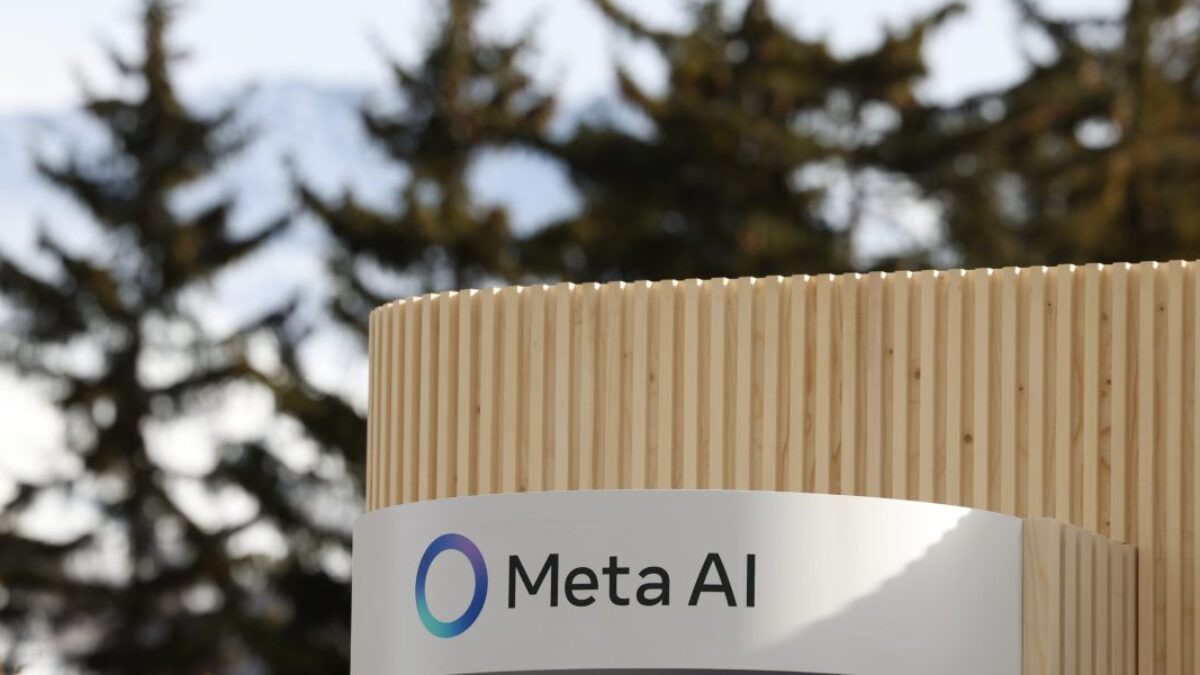 Apple prišiel o svojho špičkového výkonného pracovníka pre AI modely, ktorý odišiel do Mety kvôli náborovej akcii.