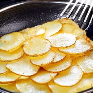 Tri ingrediencie: Najchutnejší zemiakový recept – rýchly a jednoduchý!