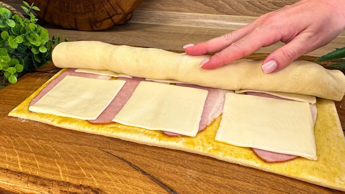 Rýchle denné občerstvenie z pečiva s dvomi ingredienciami.