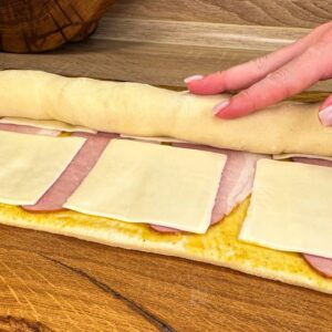 Rýchle denné občerstvenie z pečiva s dvomi ingredienciami.