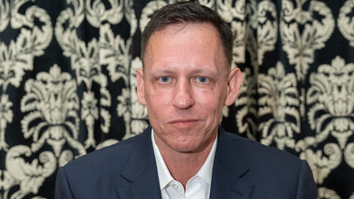 Peter Thiel podporuje digitálnu banku Palmera Luckeyho inšpirovanú Pánom prsteňov, ale názov má temnú minulosť.
