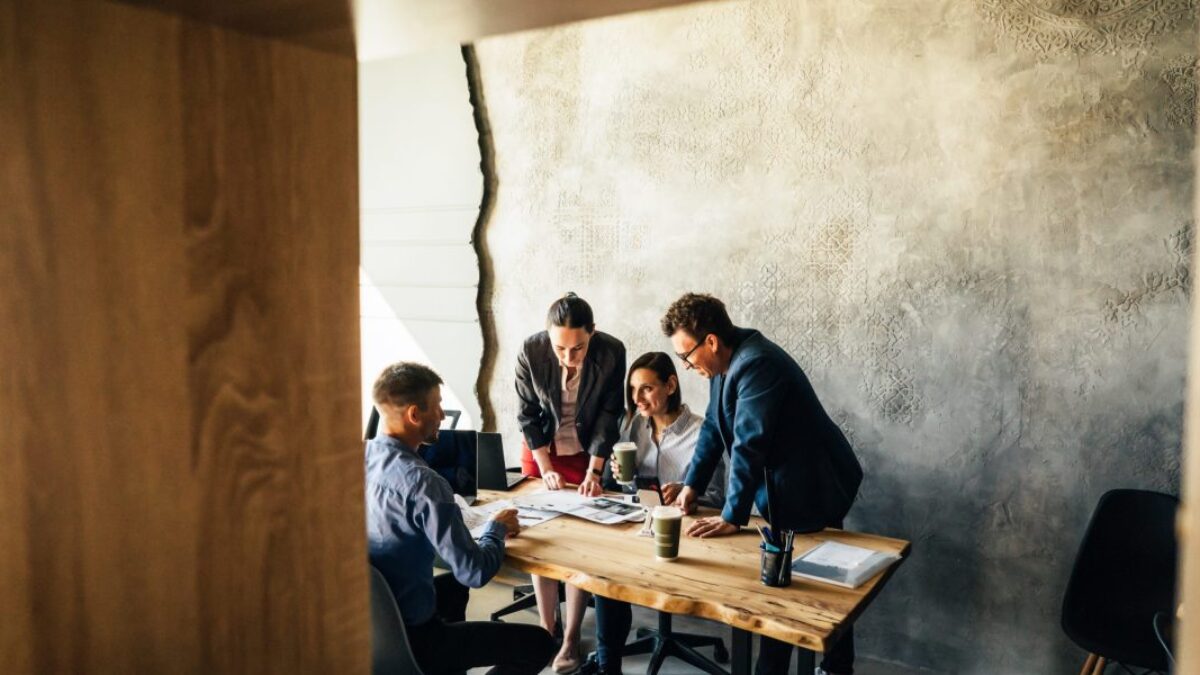 Ako podniky menia kancelárske priestory na podporu plánov návratu do kancelárie: generálny riaditeľ ABM Scott Salmirs