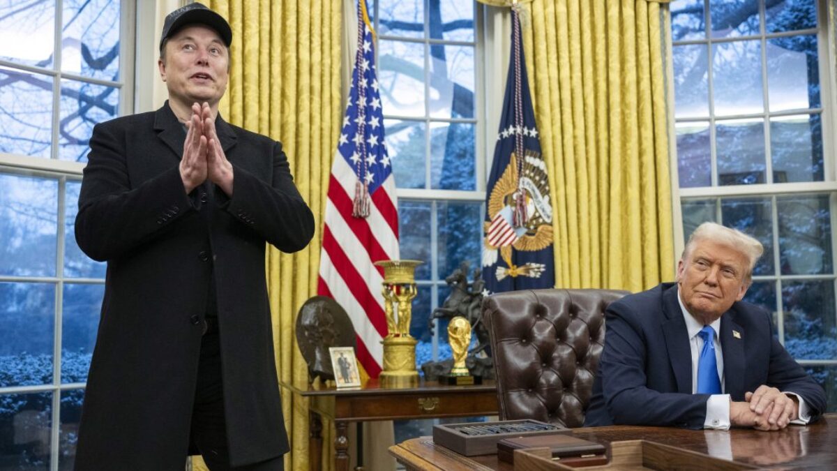 Ohňostroje medzi Washingtonom a Silicon Valley len začínajú.