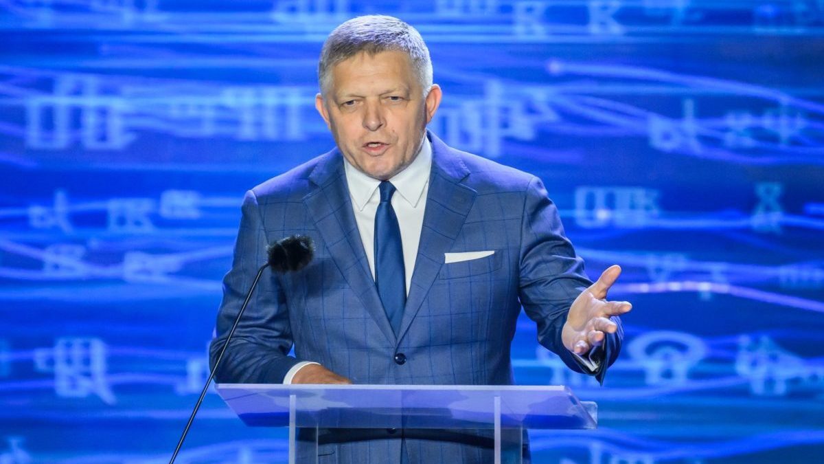 Premiér vyhlásil, že železná opona sa opäť stáva realitou.