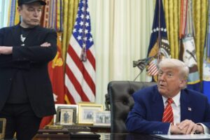 Trump označil Muskovu novú Americkú stranu za „smiešnu“.