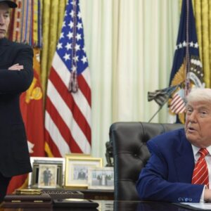 Trump označil Muskovu novú Americkú stranu za „smiešnu“.