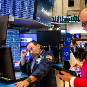 GettyImages-2222513572-e1751840629287.jpg Burzové futures dnes: Dow klesá, keď Trumpovi úradníci signalizujú malý priestor...