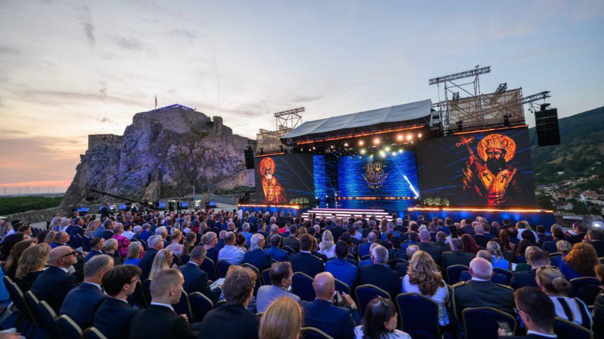 PREČO JE DÔLEŽITÉ PATRIČNE OSLÁVIŤ NÁRODNÉ SVIATKY A PREČO ICH OPOZÍCIA NENÁVID