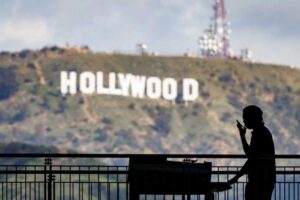 Filmári opúšťajú Hollywood.