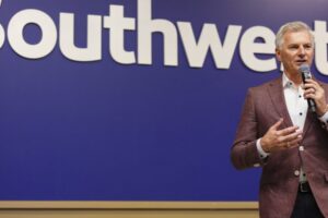 Šéf Southwest zbiera odpadky a roznáša občerstvenie pri lete.