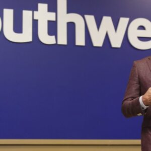 Šéf Southwest zbiera odpadky a roznáša občerstvenie pri lete.