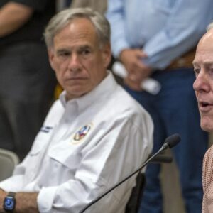 Úradníci v Texase čelia kritike za ich reakciu na katastrofálne a smrteľné povod...