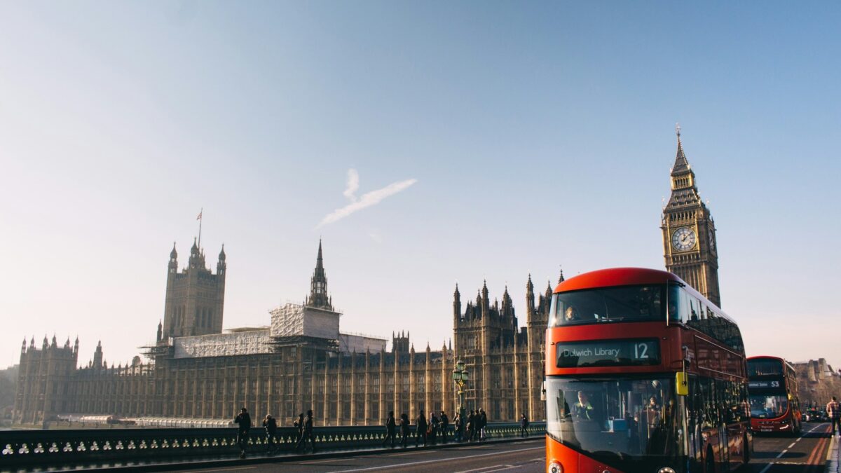 aron-van-de-pol-tZDtyUrYrFU-unsplash.jpg Britská ministerka pomenovala dve najväčšie hrozby pre krajinu ako klimatické zmeny a kybernetickú bezpečnosť.