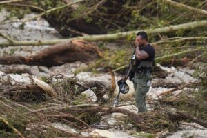 Počet obetí bleskových povodní v Texase neustále rastie.