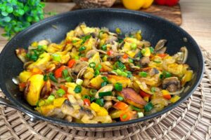 1751791913_maxresdefault.jpg Recept na vynikajúce vyprážané zemiaky s hubami a paprikou