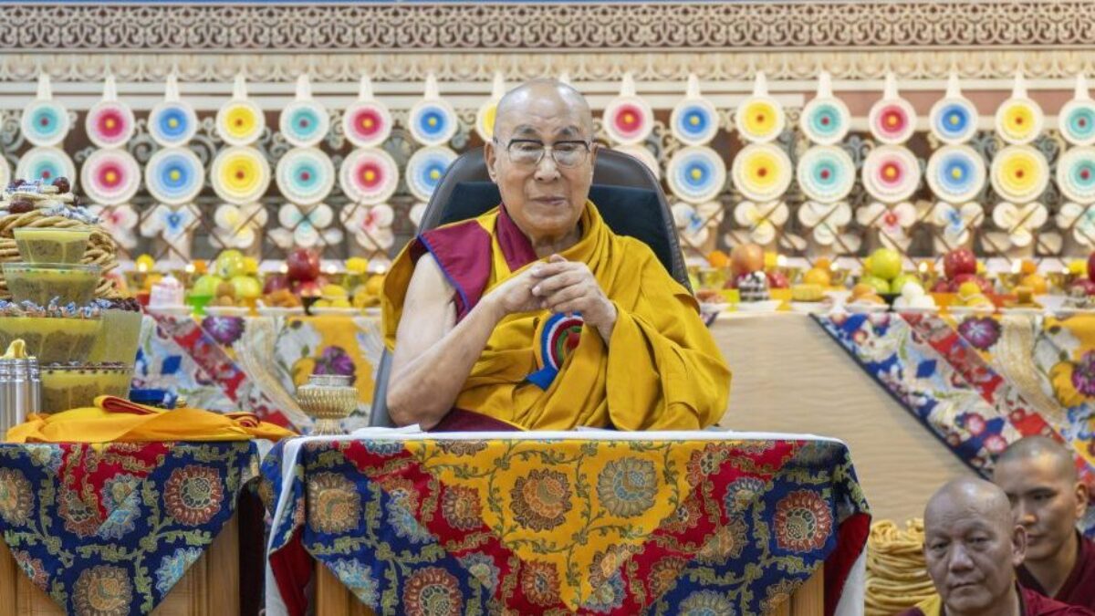 India_Dalai_Lama493638-scaled-e1751619434498.jpg Dalajláma sa dožil 90. narodenín.