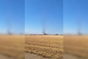 Po požiari blízko obce Reca bolo možné pozorovať vzdušný vír.