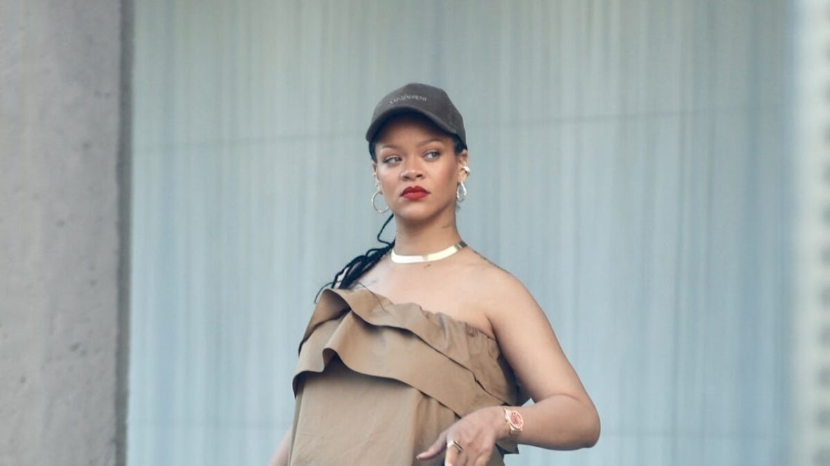 Rihanna a dokonalé letné štyly – drží stručnosť, pútavosť bez zbytočných slov, zachováva význam