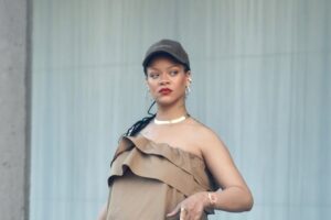 Rihanna a dokonalé letné štyly – drží stručnosť, pútavosť bez zbytočných s...