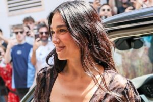 Off-duty outfity Dua Lipa na turné