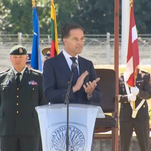 1751727214_maxresdefault.jpg Od stíhačiek po delostrelectvo: Šéf NATO Rutte ocenil Cavoliho nečakaný vzostup ...