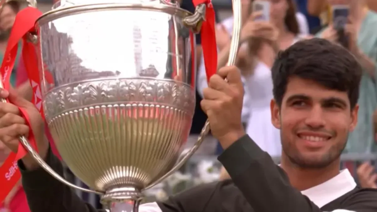 Carlos Alcaraz píše históru Open éry na tráve – 30 a lieta.