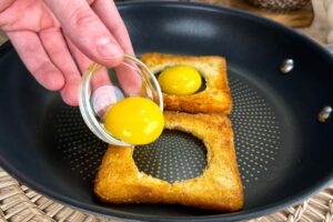Brilantný spôsob, ako pripraviť vajcia na raňajky!