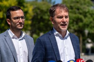 SLOVENSKÍ POĽNOHOSPODÁRI PRIŠLI O 216 MILIÓNOV EUR. MÔŽE ZA TO LENIVÝ DILETANT T...