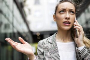 Pracovník Amazonu pre AI radí, aby ste vždy zdvihli telefón – pre Generáciu Z, k...