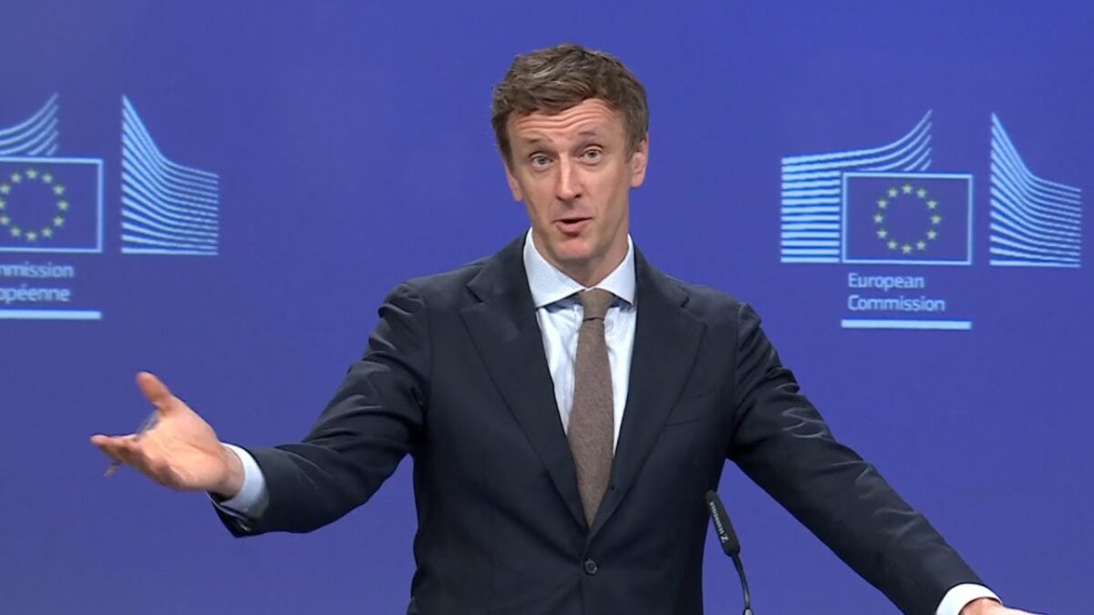 EÚ vs Trumpove ciele – úsmevy vo Washingtone, ticho v Bruseli