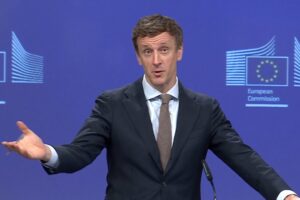 EÚ vs Trumpove ciele – úsmevy vo Washingtone, ticho v Bruseli