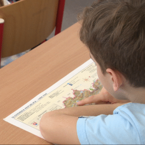 Rodičia prvákov dostanú tento rok opäť zvýšený prídavok na dieťa.