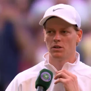 Vukic nazýva Jannika Sinnera inou šelmou ako Carlosa Alcaraza.