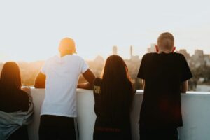 Životná spokojnosť mladých ľudí na Slovensku klesá.