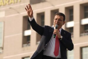 Primátora Istanbulu obžalovali z falšovania vysokoškolského titulu.