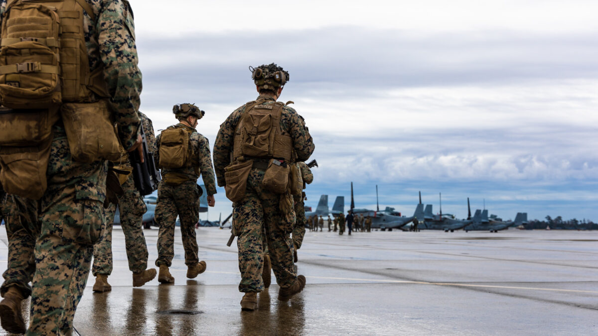 Pentagon vysiela 200 námorných pešiakov do výcvikových stredisiek ICE na Floride.