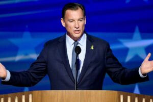 Demokratický kongresman Suozzi predal akcie za 50 000 dolárov a využil medzeru v...