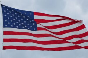 Hrdosť byť Američanom naďalej klesá: prieskum