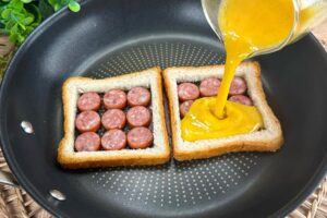 Máte prípitok a párky? Chutné raňajky za 5 minút.