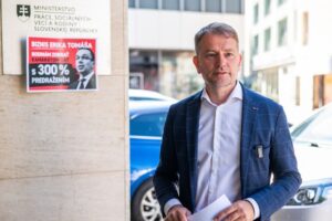 Toto je biznis asociálneho netvora Erika Tomáša!