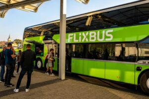 V Nemecku havaroval Flixbus, hlásia zranených.