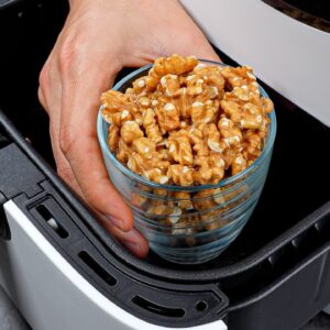 Dajte vlašské orechy do fritézy a toto sa stane…