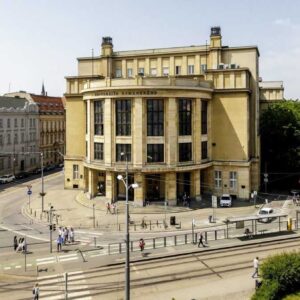 Absolventi vysokých škôl pri hľadaní práce čakávajú vysoké mzdy.